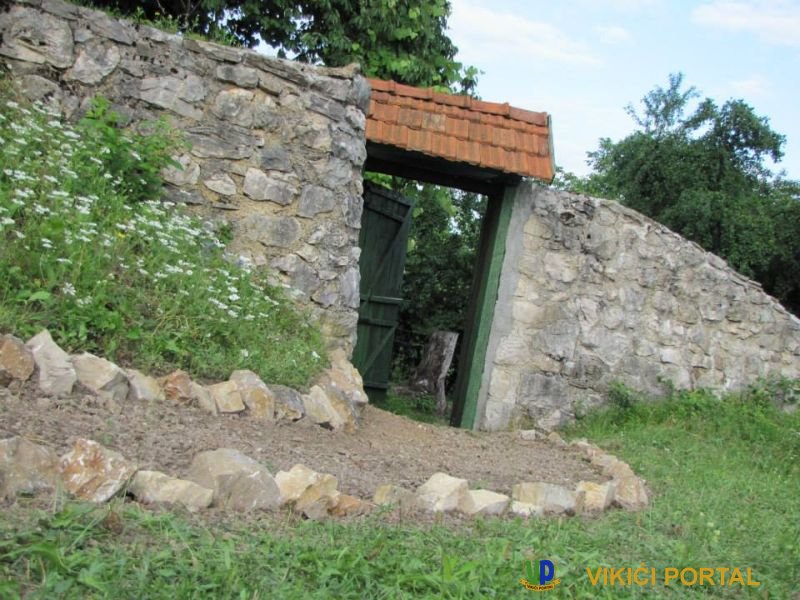 ulaz u stari grad Šturlić